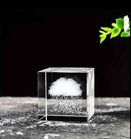 Стеклянный куб “Облачко с дождем” – волшебный сувенир и декор Киев