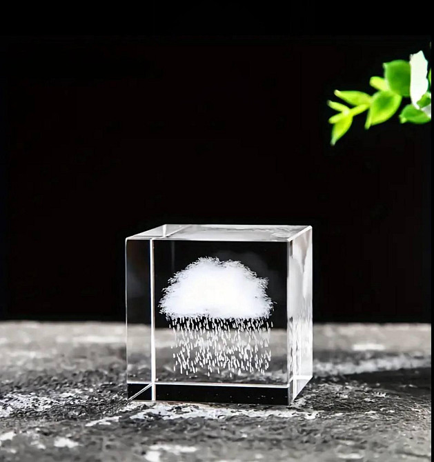 Скляний куб “Хмаринка з дощем” – чарівний сувенір і декор Київ - фото 1