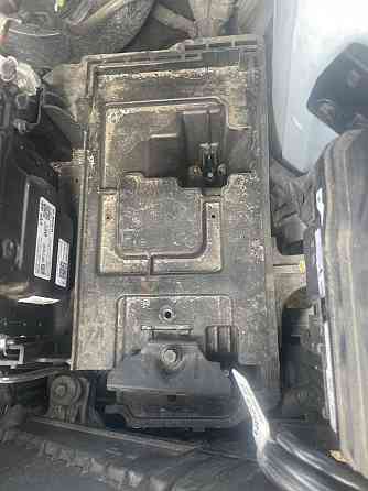 Оригинальная подставка под аккумулятор на Kia Sportage 2021–2024 Киев