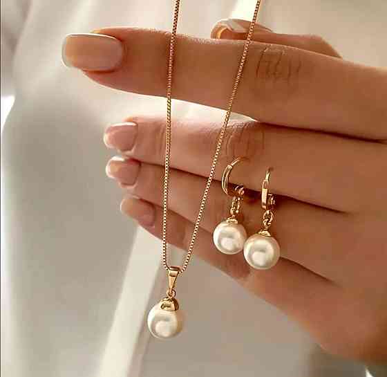 Набор украшений с жемчужинами: серьги-подвески и ожерелье золотого цвета Киев