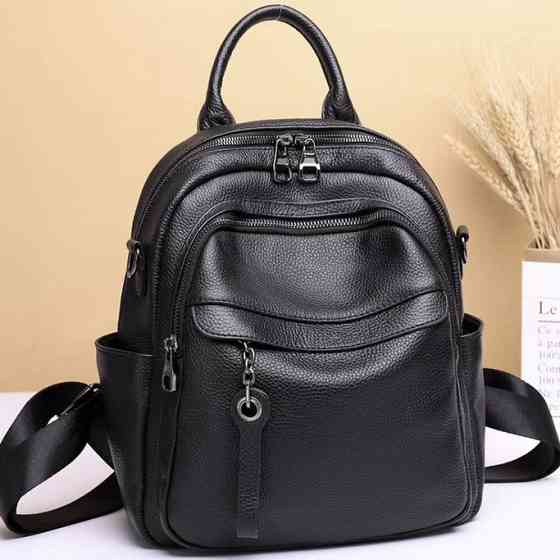 Жіноча чорна шкіряна наплічна сумка-рюкзак Київ