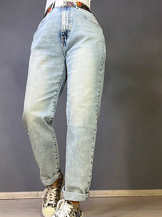 Джинси жіночі Dicesil 9160 Mom jeans comfort висока талія стрейчеві кольровий ремінь світло блакитні Одеса - фото 3