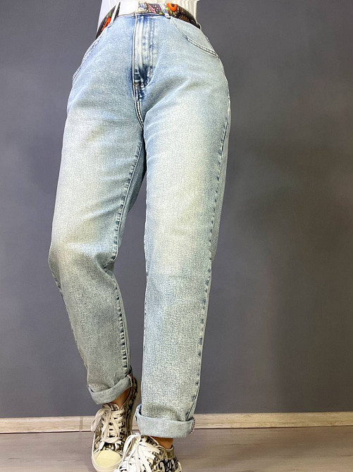 Джинси жіночі Dicesil 9160 Mom jeans comfort висока талія стрейчеві кольровий ремінь світло блакитні , світло- блакитний, 33, 33, 91 см, 119 см Київ - фото 3