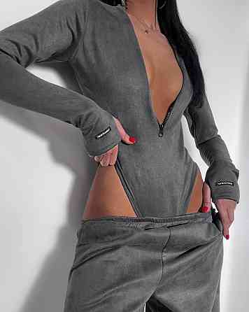 Женский стильный костюм двойка: боди и джоггеры замш на дайвинге Графит, 46/48 Одесса