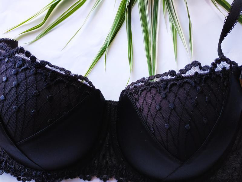 Стильний бюстгальтер чорний з атласу пуш-ап  wonderbra Славута - фото 6