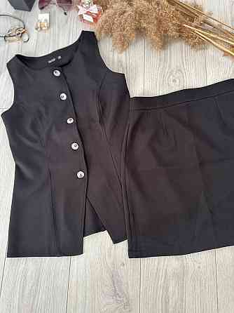 Женский базовый костюм двойка: удлиненный жилет и мини юбка из плотной костюмки Черный, 46/48 Одесса