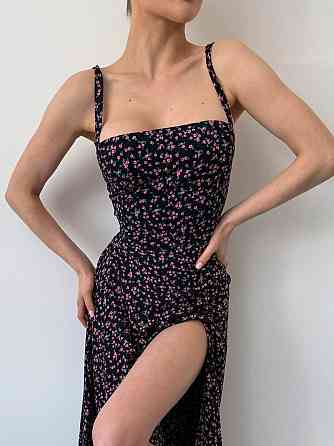 Жіноча романтична максі сукня на бретелях з розрізом штапель Одеса