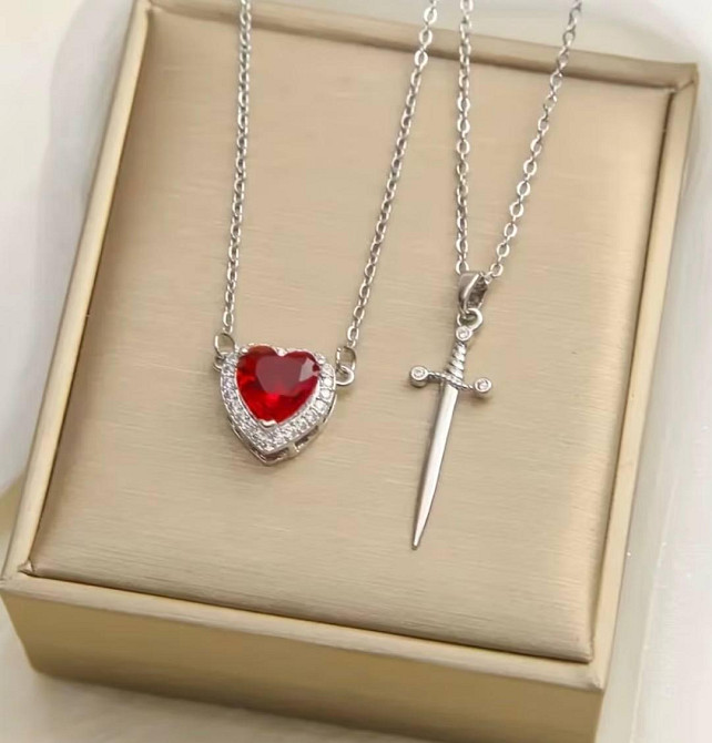 Парные кулоны сердце и меч, подвески для двоих, набор 2 цепочки, красный камень Киев - изображение 2
