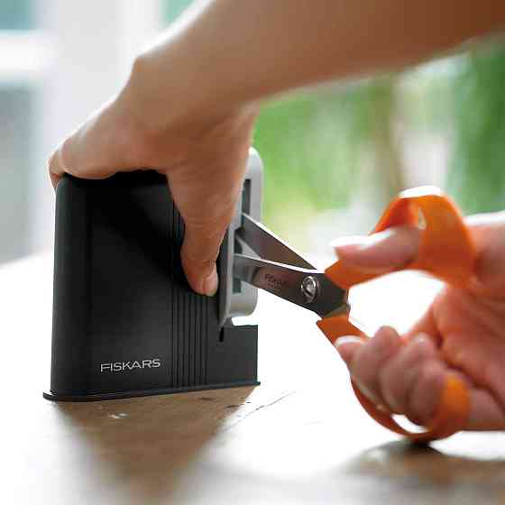 Ручная Точилка для заточки ножниц Fiskars 