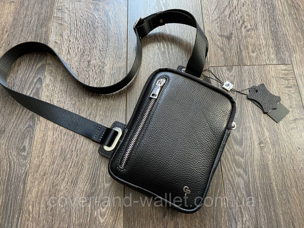 Стильная кожаная сумка-слинг маленького размера черного цвета Grande Pelle 739710 Киев - изображение 1