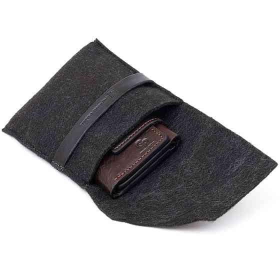 Портмоне вертикальное с хлястиком на магните на одно отделение GRANDE PELLE 11305 Коричневое Киев