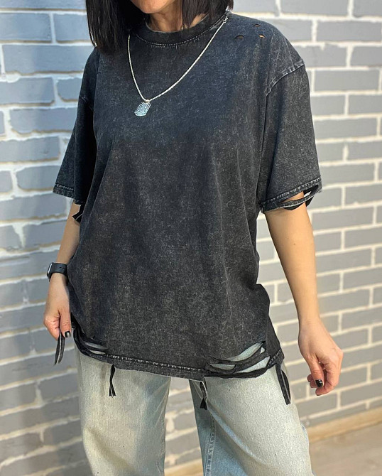 Футболка жіноча YUJIE YISHANG 8612 варена оверсайз порізана з кулоном one size чорна, чорний, one size Київ - фото 2