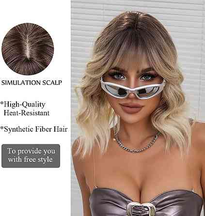 Перука коротка хвиляста каре блонд омбре з чубчиком, термостійке синтетичне волосся з натуральним проділом,  для зміни образу Київ