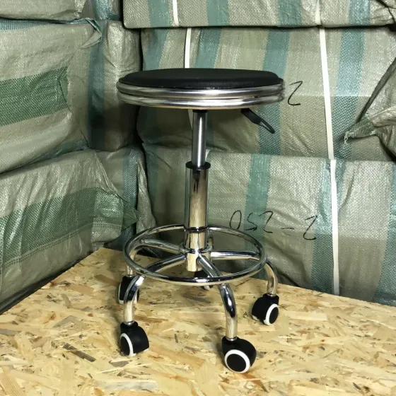 Стул косметологический без спинки на колесах с подставкой для ног, регулировка высоты Черный Киев