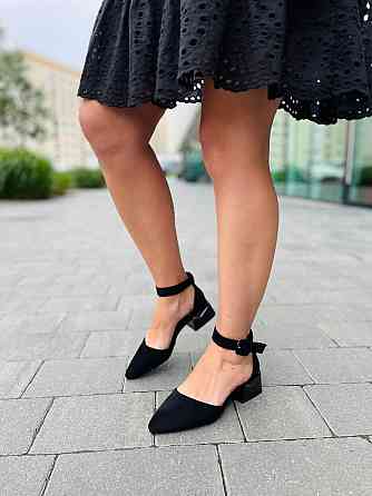 Meideli Чорні босоніжки літні жіночі на низьких підборах із закритим носком, з екозамші MEIDELI Коломыя