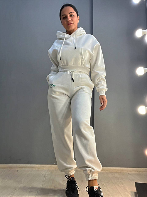 Костюм женский Quzen 493-497 укороченное худи с капюшоном MOOD брюки резинка утепленный белый, белый, L Киев - изображение 18