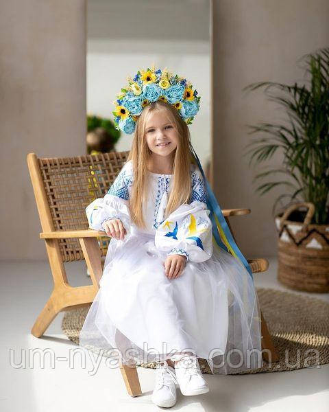 Детское вышитое платье с ласточками 