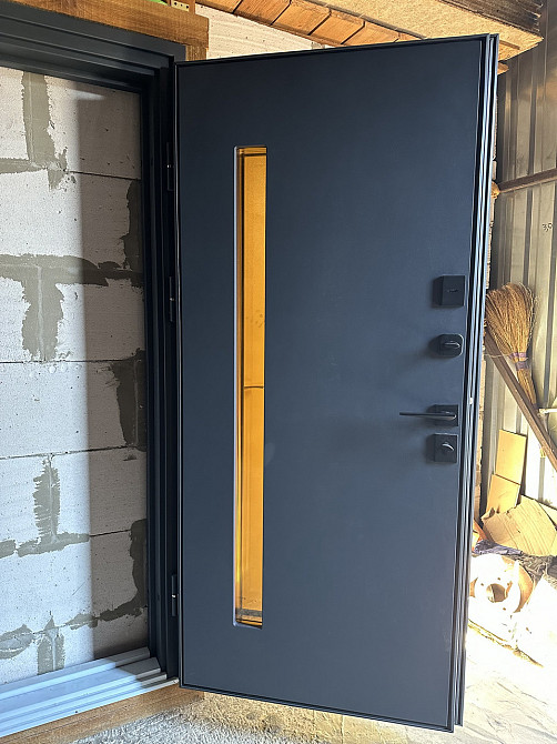 Двери уличные Redfort, модель Стрит Грей Люкс со стеклом (Металл/МДФ) , комплектация Комфорт (3 контура) С ТЕРМОРАЗРЫВОМ Киев - изображение 5