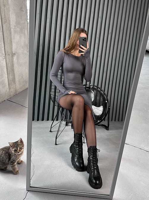 Женское привлекательное вечернее платье с вырезом на ножке из вискозы. Графит Одесса - изображение 3