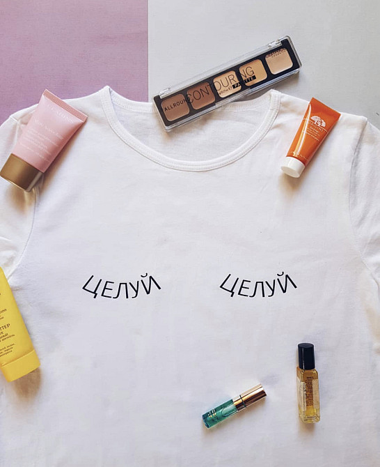 Женская белая футболка с надписью - Целуй Черновцы - изображение 1