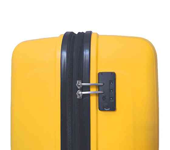 Чемодан пластиковый AIRTEX 241 малый 55 см желтый Киев