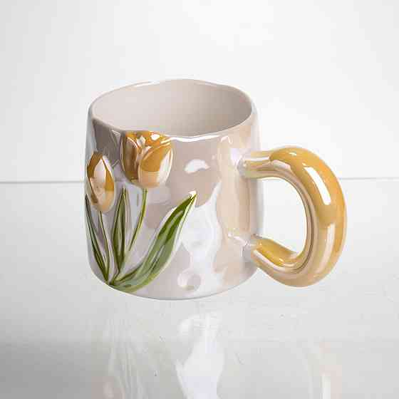 Yiwu Новорічна порцелянова чашка для чаю та кави "Ніжний Тюльпан" з 3D-декором 400 мл, святкова Коломия