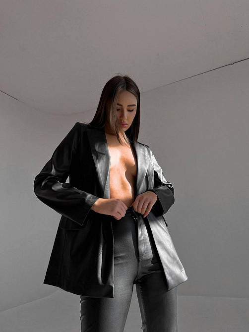 Женский стильный базовый пиджак из матовой эко-кожи 46/48 Одесса - изображение 5