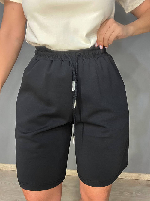 Шорти жіночі A-N 25178 трикотажні бермуди оверсайз до колін резинка на талії шнурок косі кишені  one size , чорний, one size Київ - фото 1