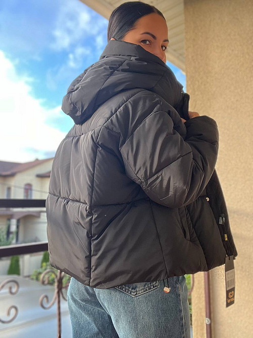 Куртка женская Lady Yep 9068 оверсайз укороченная надпись впереди с капюшоном one size, черный, one size Киев - изображение 7