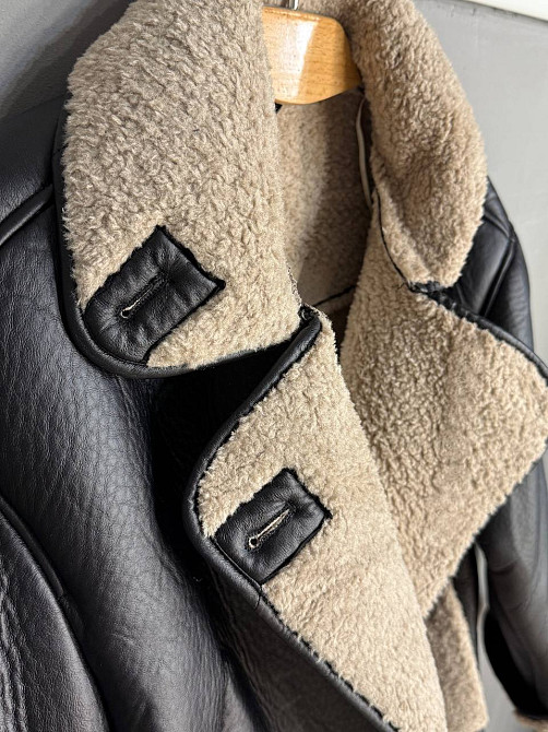 Дублянка жіноча Aftf Basic 242 з бежевим хутром на ґудзиках чорна, чорний, L Київ - фото 8