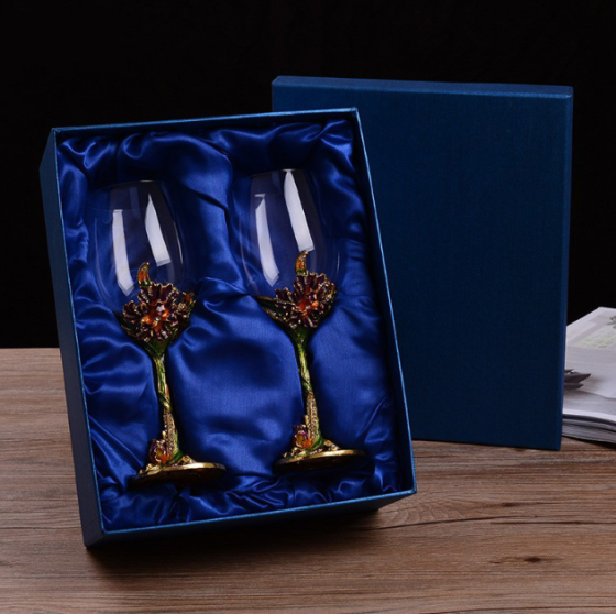 Набір подарункових келихів для вина Ірис золотий з металевим декором та кристалами 2 шт х 350 мл Кременчук