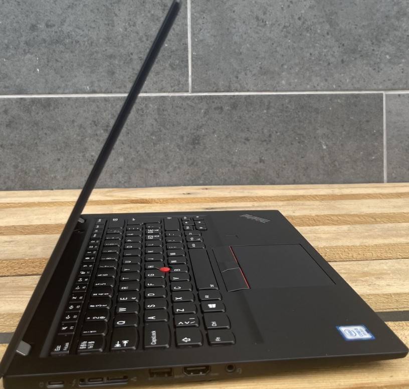 Ноутбук: Lenovo Think Pad T 490s/ i5-8265U/ 8Gb. 256Gb. 14