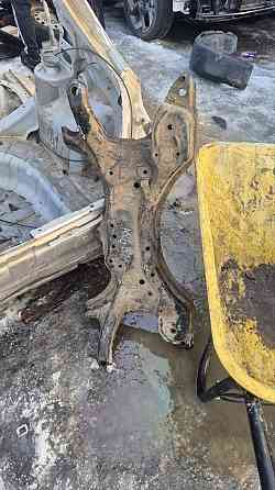 Подрамник передний Джили Эмгранд Київ