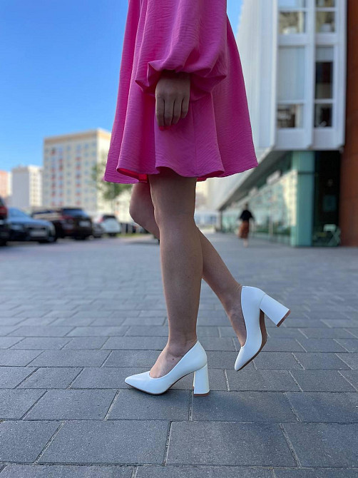 Meideli Модні жіночі туфлі з гострим носком на грубих підборах 8 см. з еко-шкіри білі весна-осі Коломия - фото 3