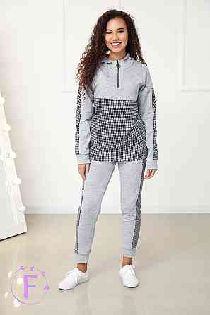 Повседневный женский костюм из трикотажа 