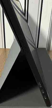 Портативный монитор 15.6