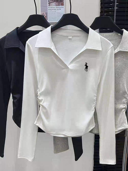 Жіночий лонгслів-поло з м'якої тканини з ефектом драпірування по боках віскоза Одеса - фото 3