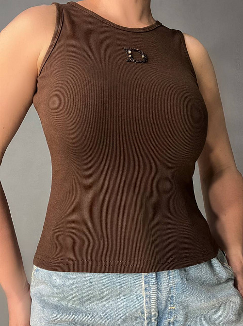 Майка жіноча A-N 27035 у рубчик з вишивкою літери D пайєтками, коричневий, one size Київ - фото 7