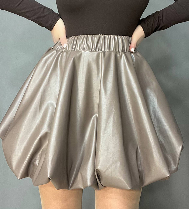 Спідниця жіноча Ariadna 2418 коротка пишна балон на резинці екоршкіра бежева, бежевий, M Київ - фото 5
