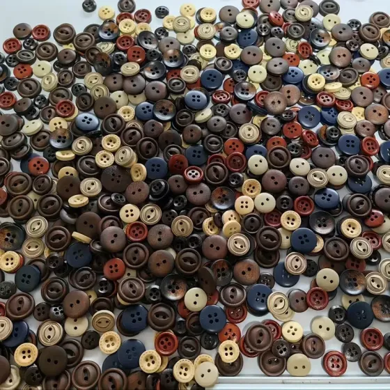 Набор натуральных деревянных пуговиц 100 шт – разные цвета и размеры для шитья и декора Киев