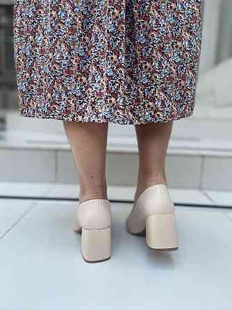 Loretta Туфлі жіночі LORETTA бежеві еко-шкіра каблук 6 см 36р.-23.5см. 38р.-25см. (A320-5) Коломыя