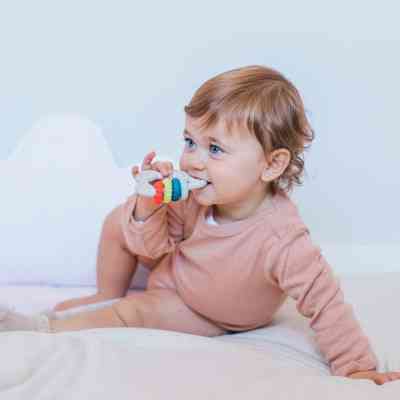 Прорізувач Suavinex силіконовий з бряскальцем/ мультиколір (401439) Вінниця