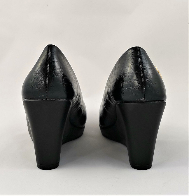 Жіночі Туфлі на Танкетці Чорні на платформі Лакові Шкіряні (розміри: 37,38) — 08-2 Дніпро - фото 6