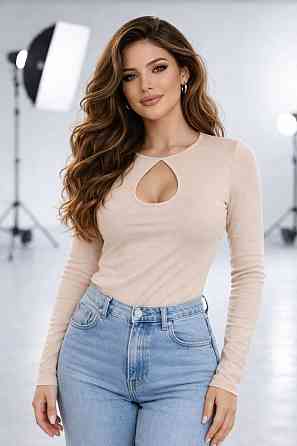 Стильний жіночий лонгслів батал із витонченим вирізом мікродайвінг Бежевий, 54/56 Одеса