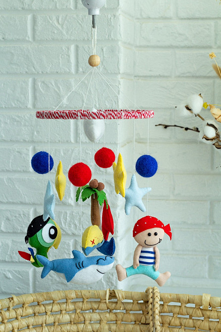 Дитячий музичний мобіль на ліжечко для немовлят WooolyWool «Пірат» з 35 мелодіями Київ - фото 2