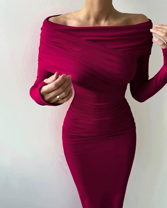 Женское силуэтное платье трансформер с открытыми плечами трикотаж Марсала Одесса - изображение 5