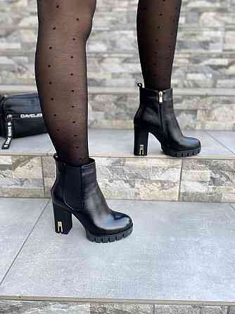 Жіночі черевики VELONY чорні натуральна шкіра каблук 9см висота 11см (71A-4-2) Коломия