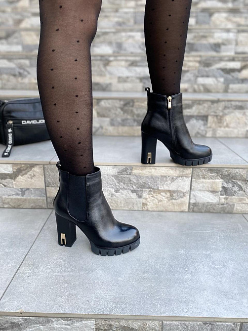 Жіночі черевики VELONY чорні натуральна шкіра каблук 9см висота 11см (71A-4-2) Коломия - фото 5