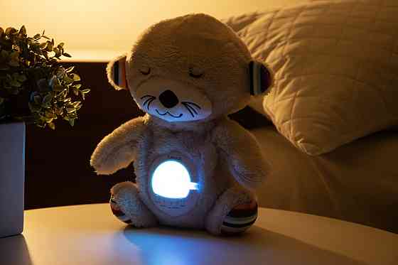 Іграшка-нічник Funmuch Видра з функцією колисання, проектором; колискові, білий шум (7120508) Київ