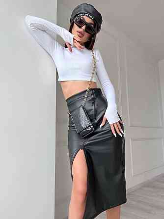 Кожаная юбка миди с разрезом 